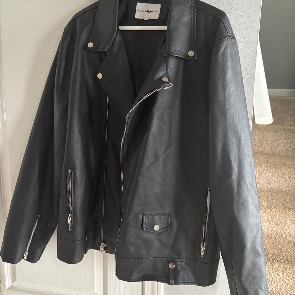 Fashion Nova Men’s Black Faux Leather Moto Jacket | XL | Zippers & Pockets